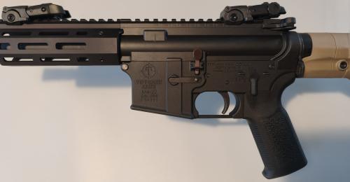 Tippmann M4-22 Micro Elite Pistol (Halbautomatische Büchse) mit Magpul MOE Fixed Hinterschaft