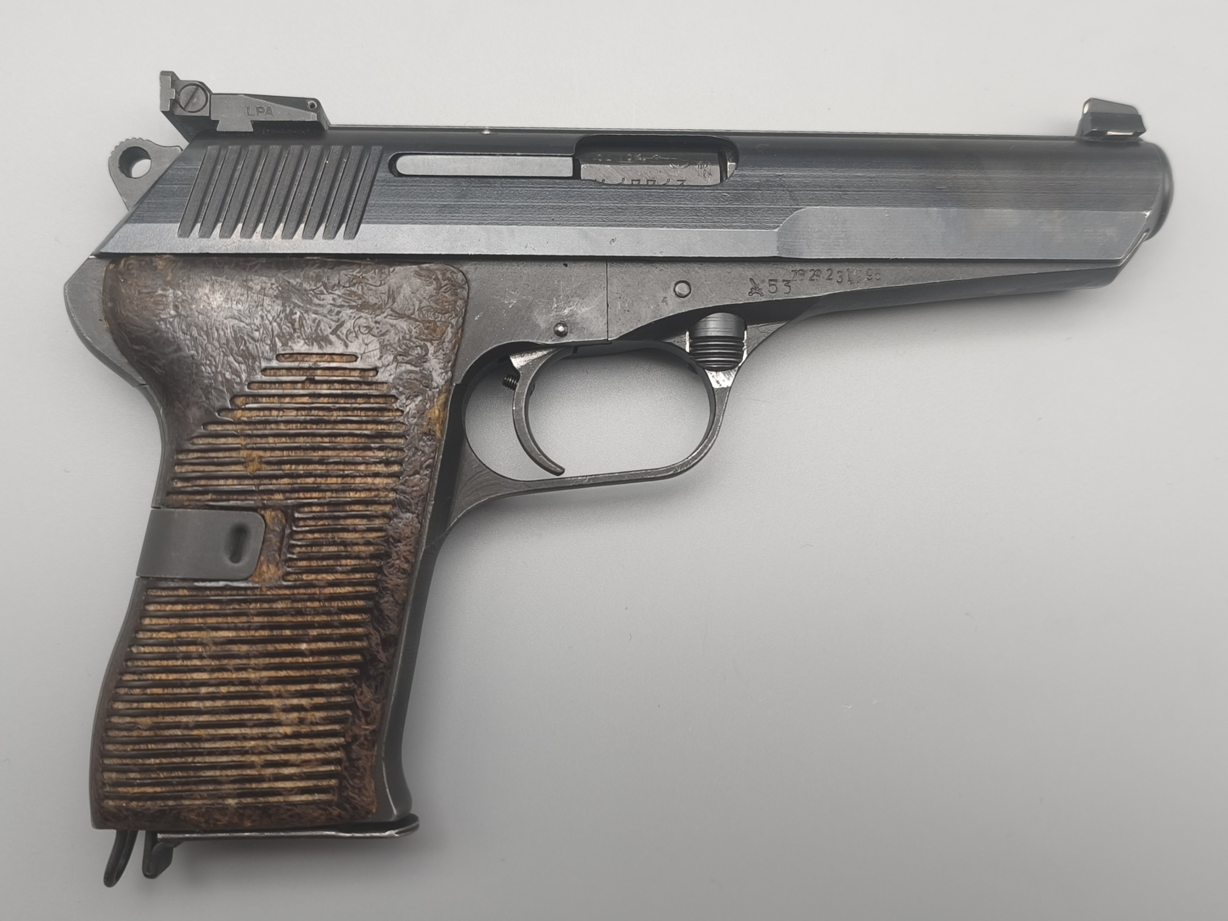 vz. 52 Selbstladepistole 9mm Luger mit LPA Visierung und Wechsellauf im Kaliber 7,62 Tokarev
