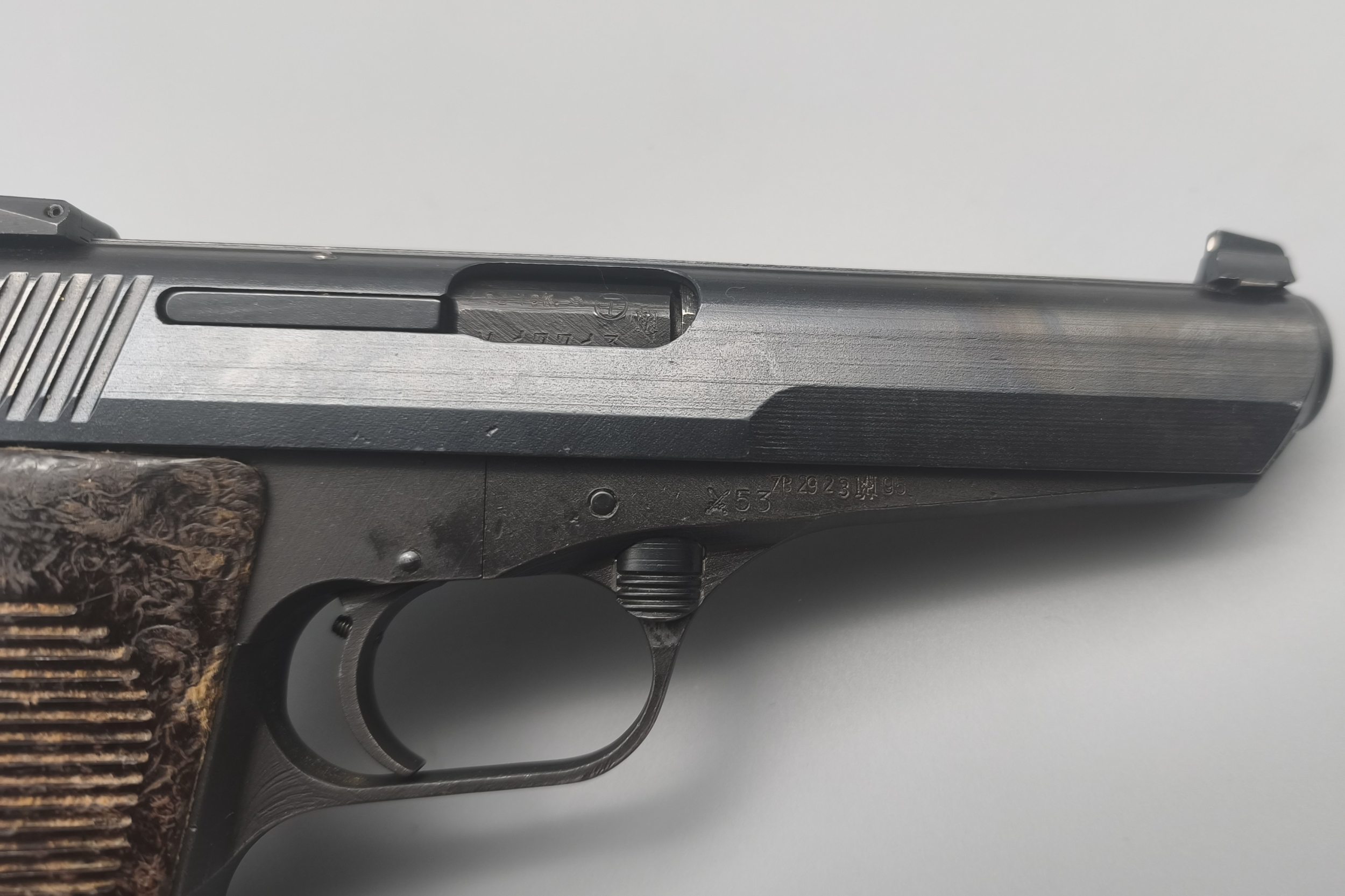 vz. 52 Selbstladepistole 9mm Luger mit LPA Visierung und Wechsellauf im Kaliber 7,62 Tokarev