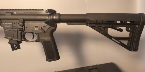 Schmeisser AR15-9 S4F SD mit Integralschalldämpfer